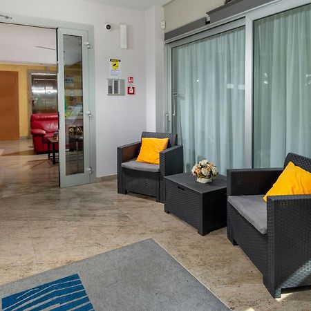 Residence Marzia Ρίμινι Εξωτερικό φωτογραφία
